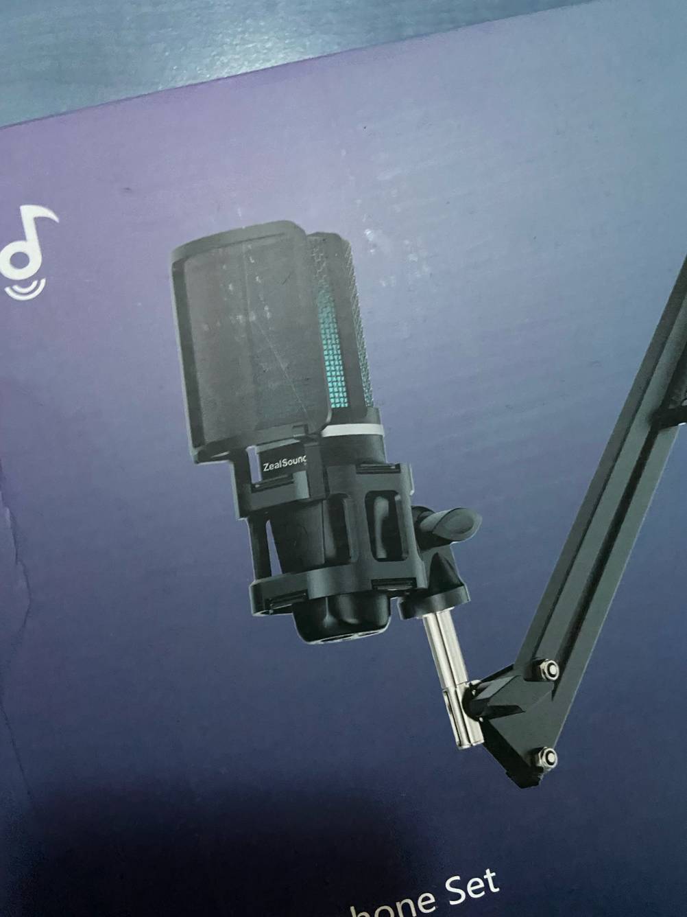 Nahaufnahme der Abbildung des Mikrofons im Test auf der Verpackung.