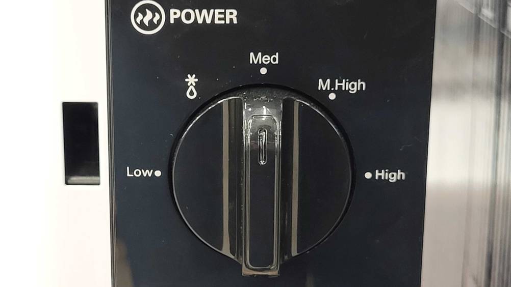 Mikrowelle unter 100 Euro-Test: Nahaufnahme der Bedienelemente.