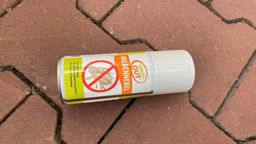 Eine Flasche getestetes Milbenspray. 