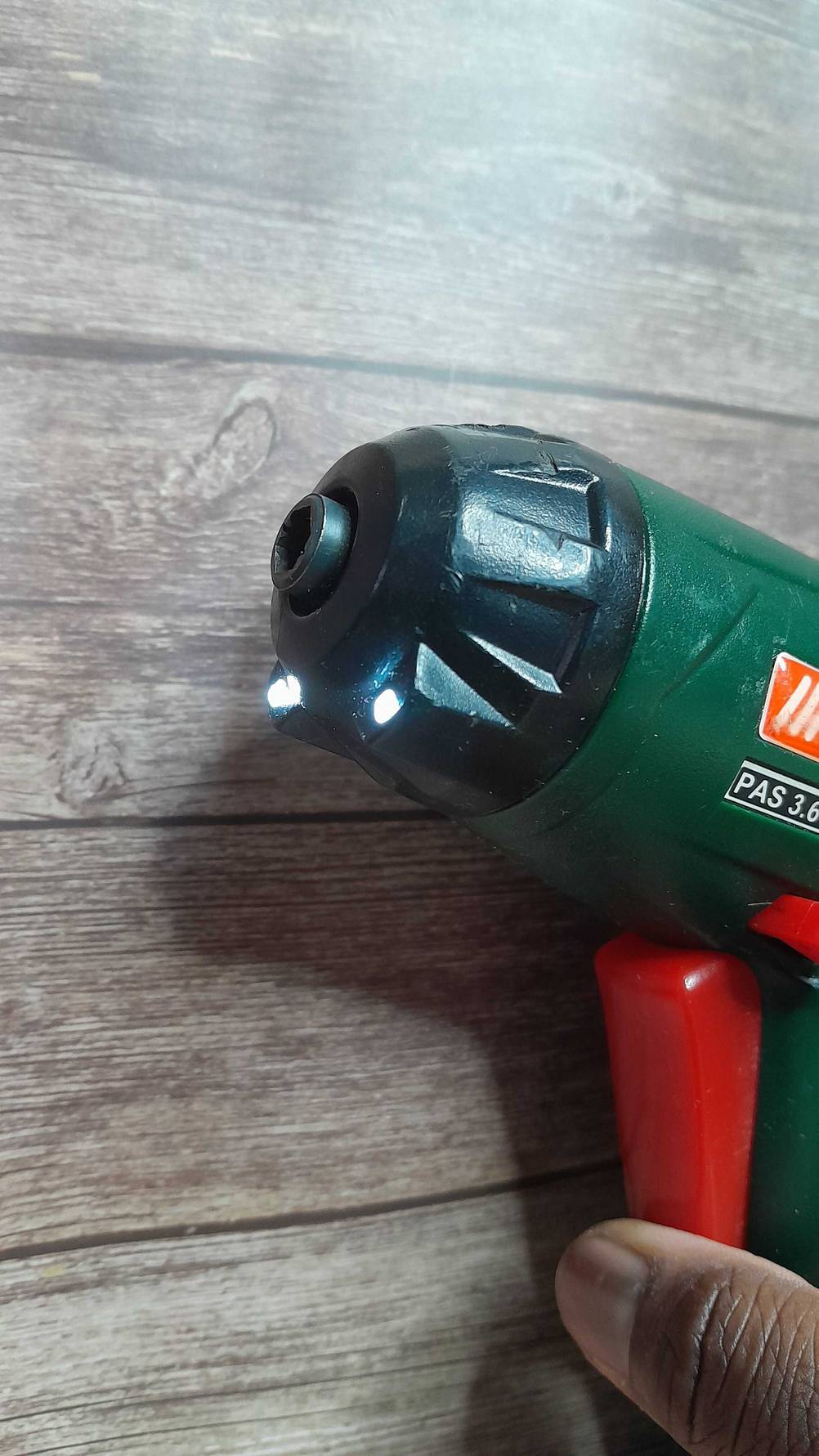 Mini-Akkuschrauber getestet: Nahaufnahme des Bohrfutters.