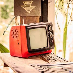 kleiner fernseher mit wlan im garten