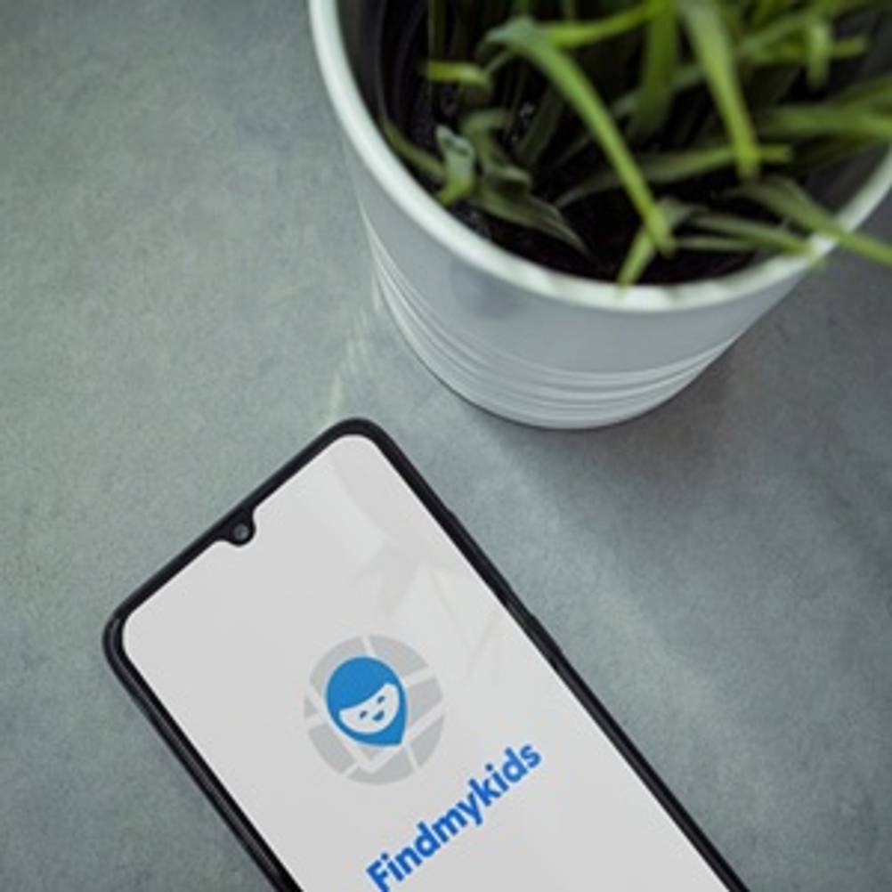 GPS-Tracker getestet: Smartphone mit geöffneter Tracking-App