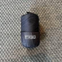 Miqio-2in1-Hüttenschlafsack in Hülle auf dem Boden liegend