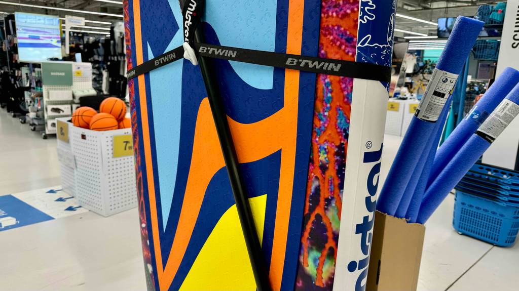 Detailansicht eines bunten SUP-Allrounders im Test.