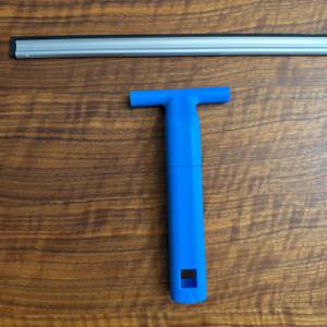 Der Griff ist vom Abzieher des Mitclear ‎IKU-110146 getrennt