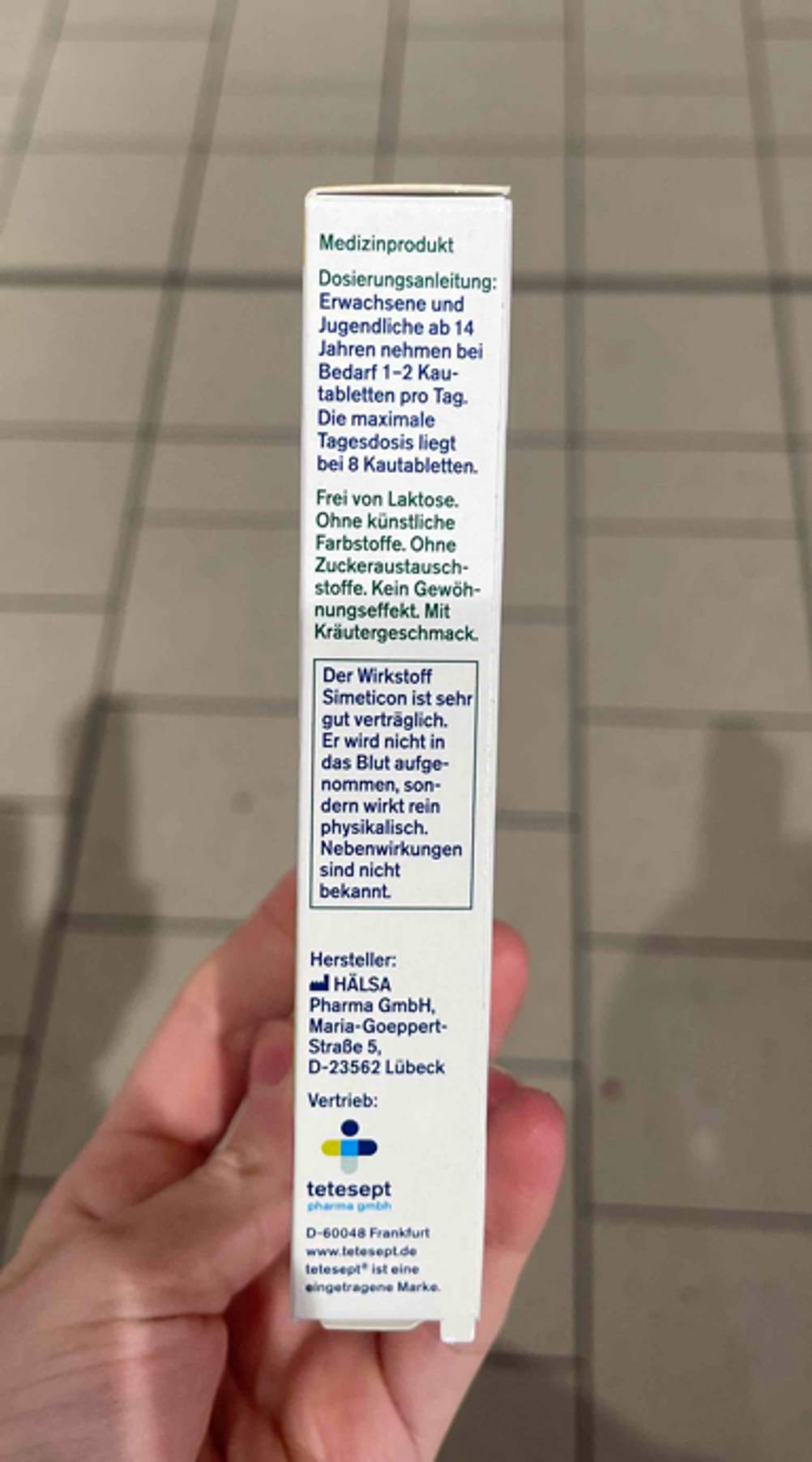 Auf der Seite der Verpackung von Mittel gegen Blähungen im Test stehen Hinweise zur Anwendung.