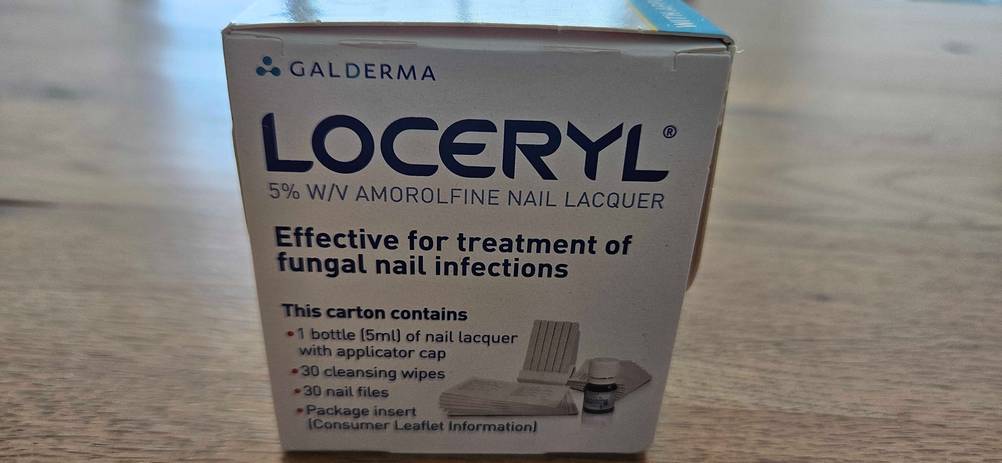 Mittel gegen Nagelpilz im Test: Nahaufnahme einer Seite der Verpackung.