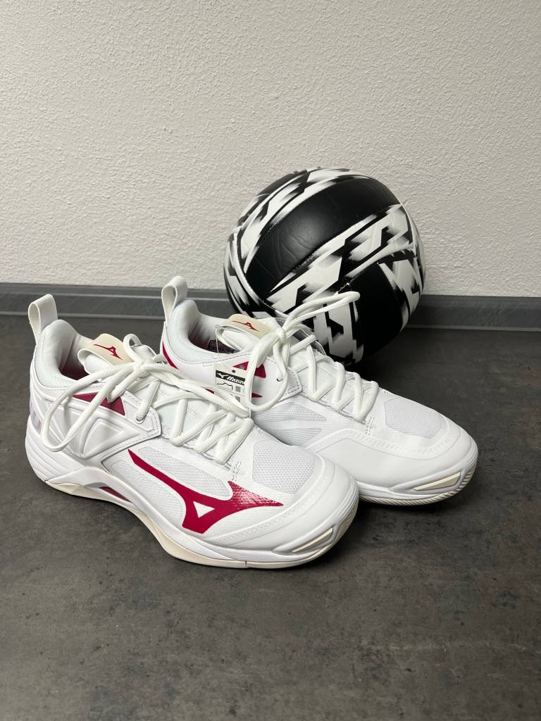 Ein Volleyballschuh muss einen guten Halt bieten, damit die Spieler sich in erster Linie auf den Ball konzentrieren können.