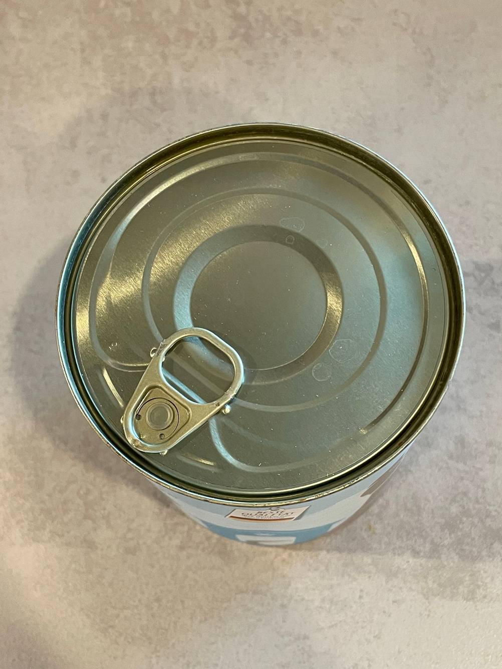 MjAMjAM-Hundefutter getestet: Nahaufnahme des Dosenverschlusses von oben.