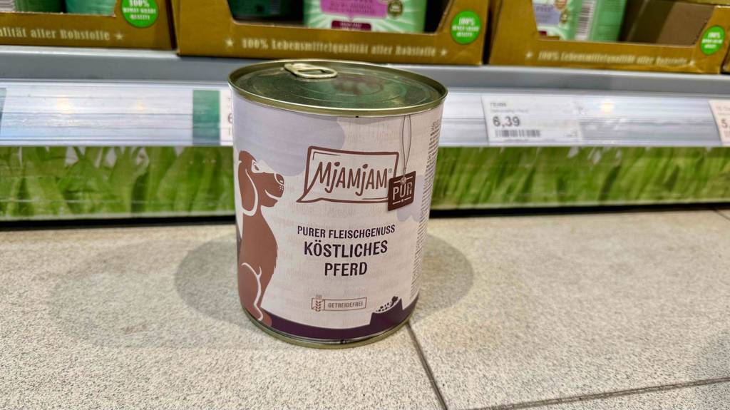 Hundefutter Pferd im Test: Die Dose hat einen Aufziehdeckel.