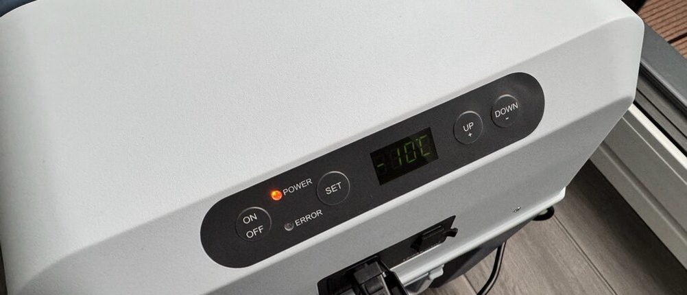 Die Bedienelemente der Mobicool FR40