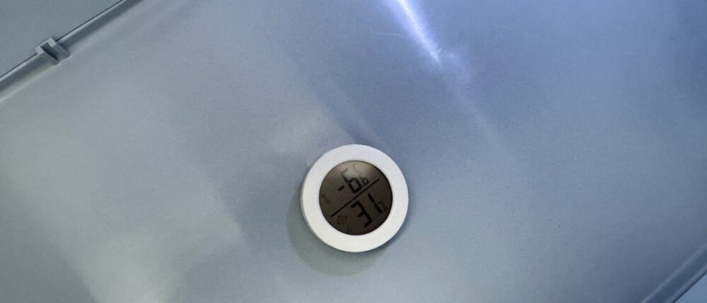 Das Hygrometer in der Mobicool FR40 zeigt -6,6°C an