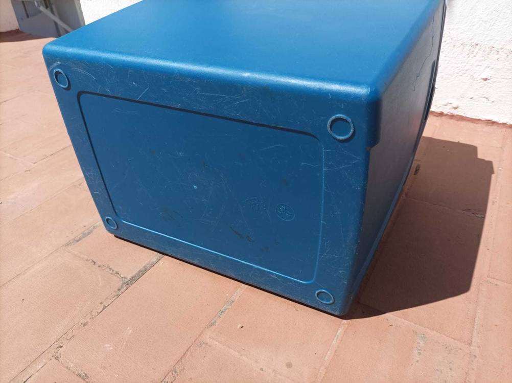 Mobicool-Kühlbox im Test: Nahaufnahme des Bodens.