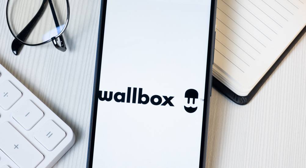 Mobile Wallbox im Test: Ein Mobiltelefon mit einem 