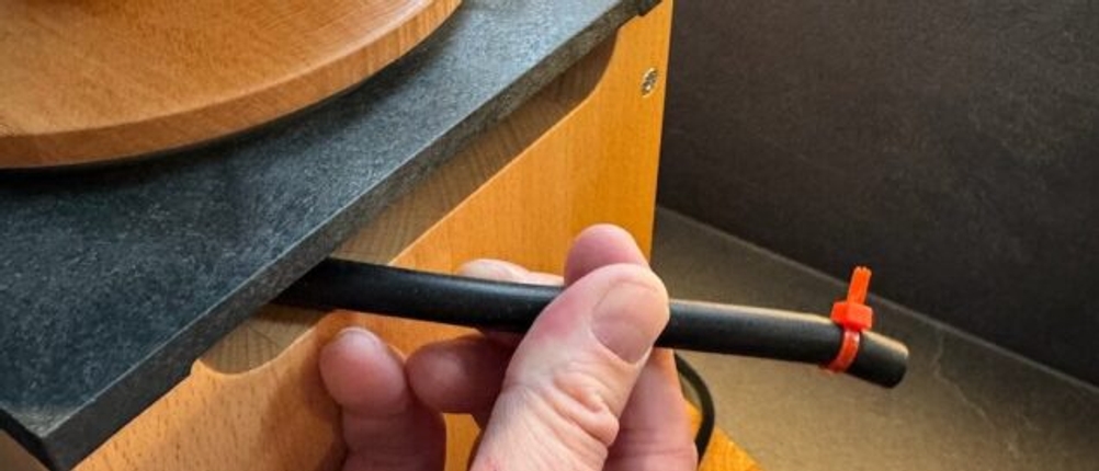 Transportsicherung mittels Schlauch bei der Mockmill Lino 100