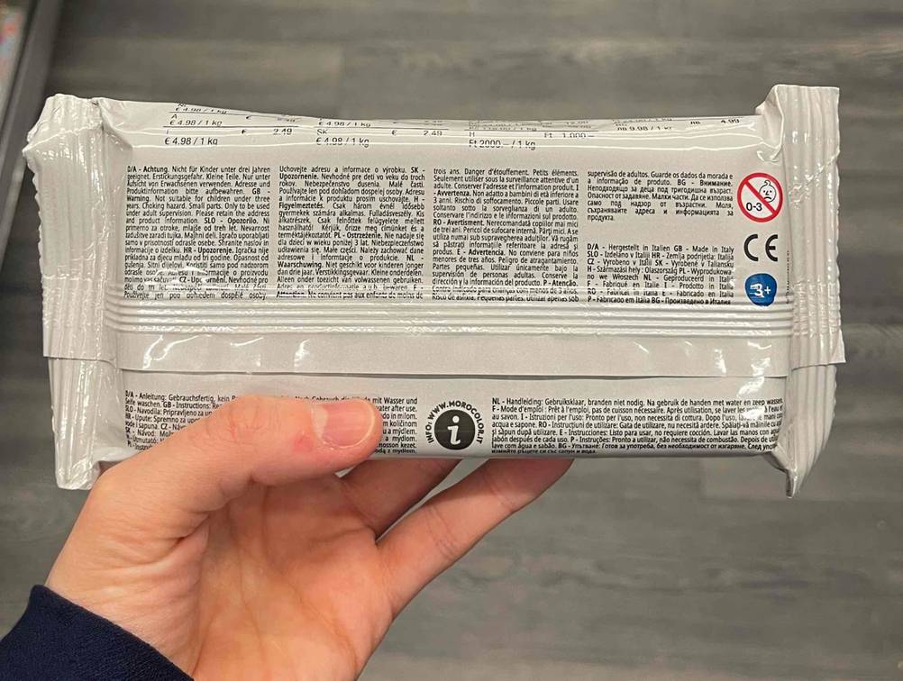 Die Rückseite der Verpackung der Modelliermasse im Test.