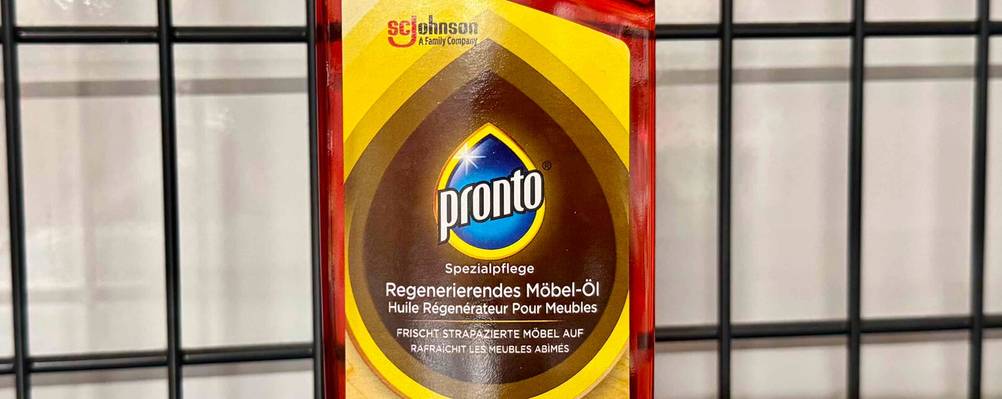 Möbelpflege getestet: Nahaufnahme des Labels mit Logo und Artikelbezeichnung.