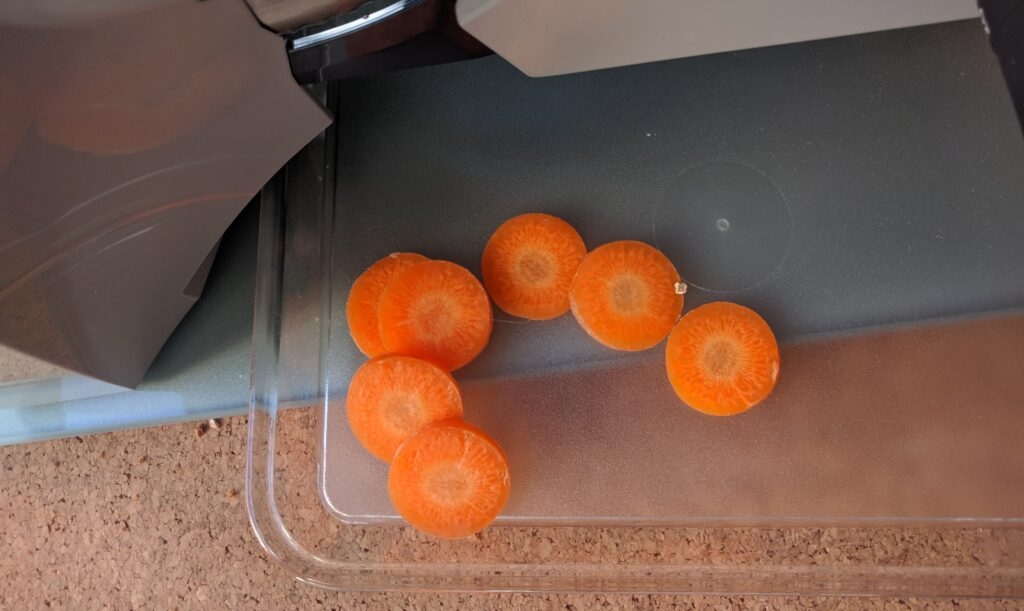 Auffangschale mit Möhren