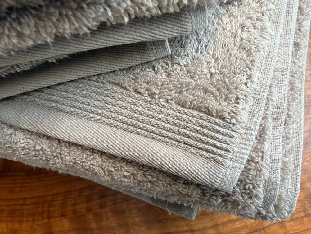 Ein Rand an einem Handtuch aus dem Möve-Superwuschel-Handtuch-Set