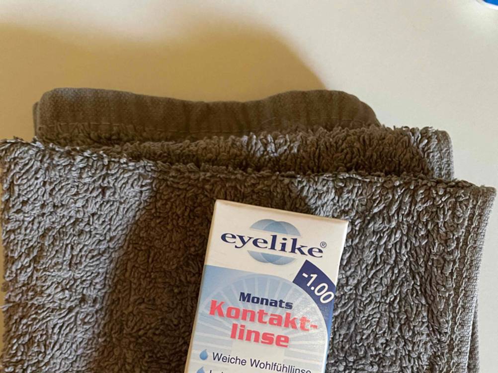Monatslinsen getestet: Nahaufnahme der Verpackung mit Logo und Artikelbezeichnung.