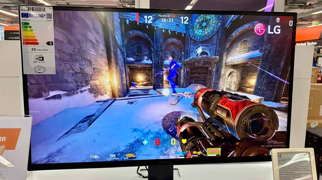 Monitor 32 Zoll 4k Test: Komplettansicht des Monitors.