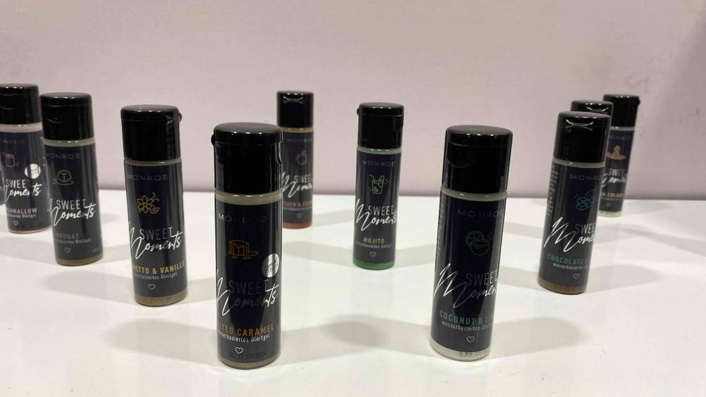 Monroe-Gleitgel Sweet Moments im Test: Einige Exemplare stehen nebeneinander.