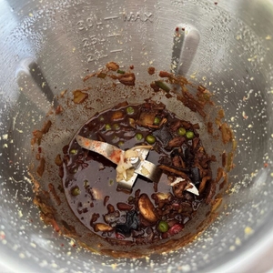 Zerkleinerte Lebensmittel befinden sich im Mixtopf der Monsieur Cuisine Smart Modell 2022