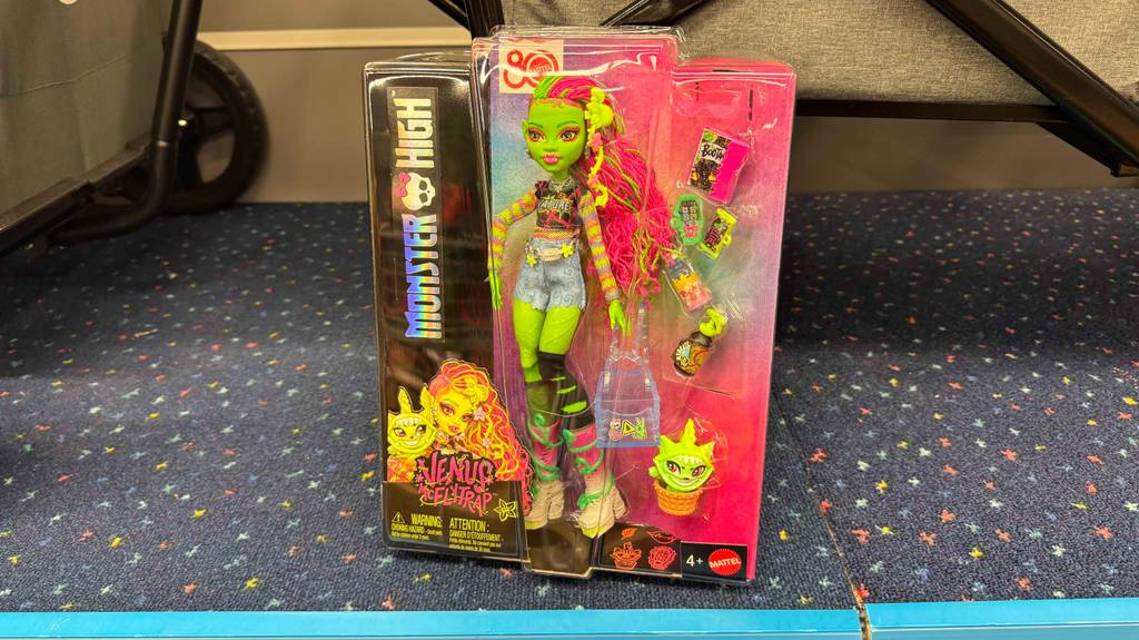Monster-High-Puppen-Test: In der Verpackung sind Accessoires enthalten.