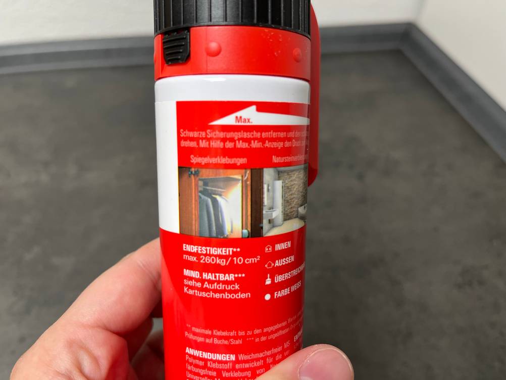 Auf den Kartuschen der Kleber finden Sie oftmals ausführliche Produktinformationen.