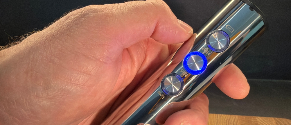 Drei Knöpfe befinden sich auf dem Mosuo Mos-Frother-001