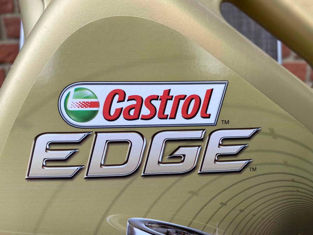 Motoröl getestet: Nahaufnahme des Logos der Marke.