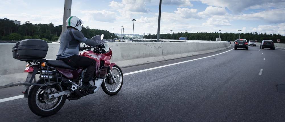 motorradabdeckung-im-freien