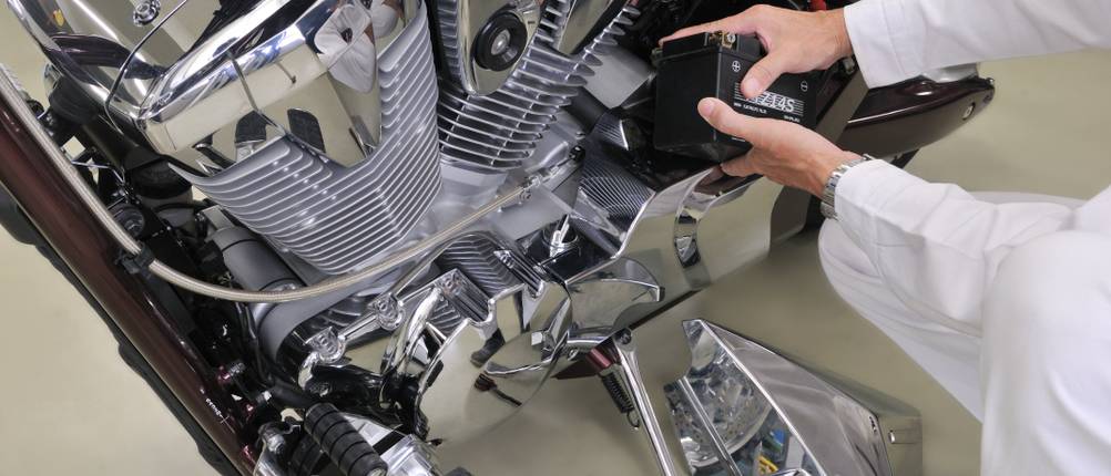 Motorradbatterie Pflege