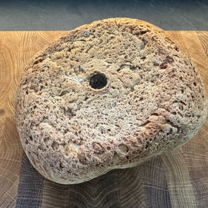 An der Unterseite des Brots aus dem Moulinex pain doré OW210130 befindet sich ein Loch