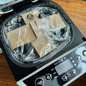 Der Behälter des Moulinex pain doré OW210130 ist nach dem Entfernen aus dem Karton eingepackt