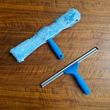 Der Lieferumfang des Mr. Siga SJ21578 liegt ausgepackt auf einem Tisch