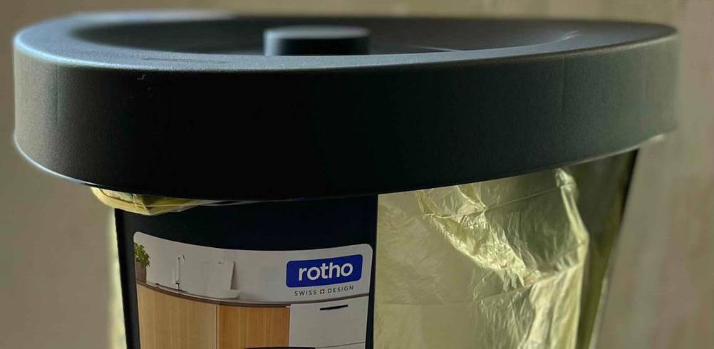 Gelber Sack im Müllsackständer im Test