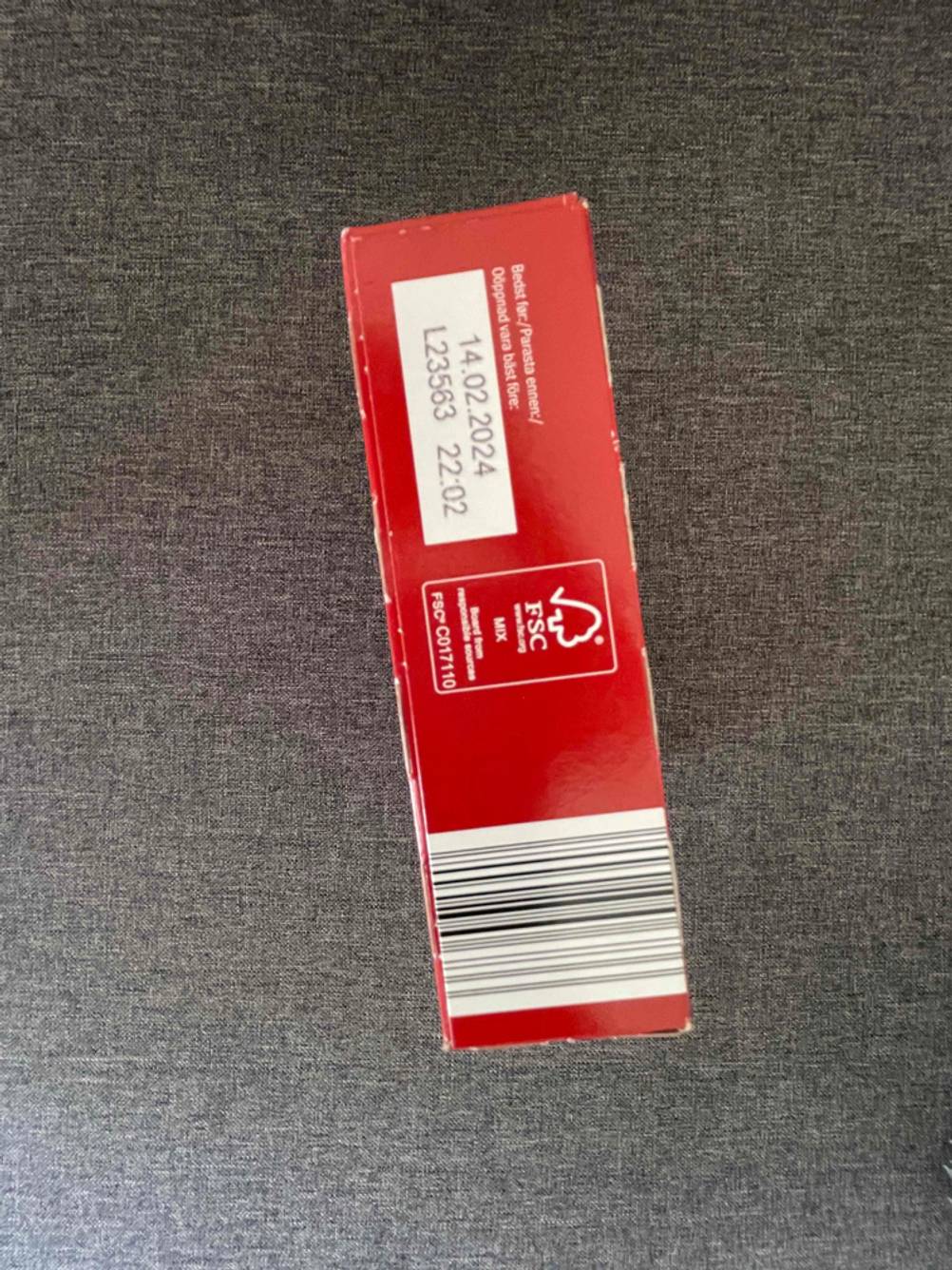 Müsliriegel getestet: Seite einer Verpackung mit Haltbarkeitsdatum.