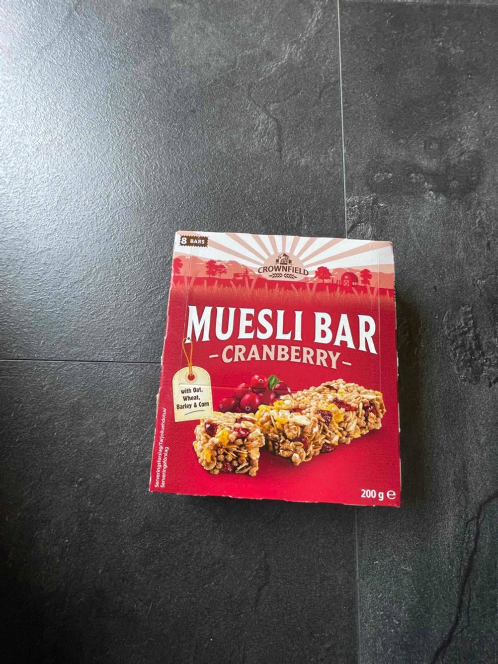 Getestet: Originalverpackung mit acht einzeln verpackten Müsliriegeln darin von vorne.