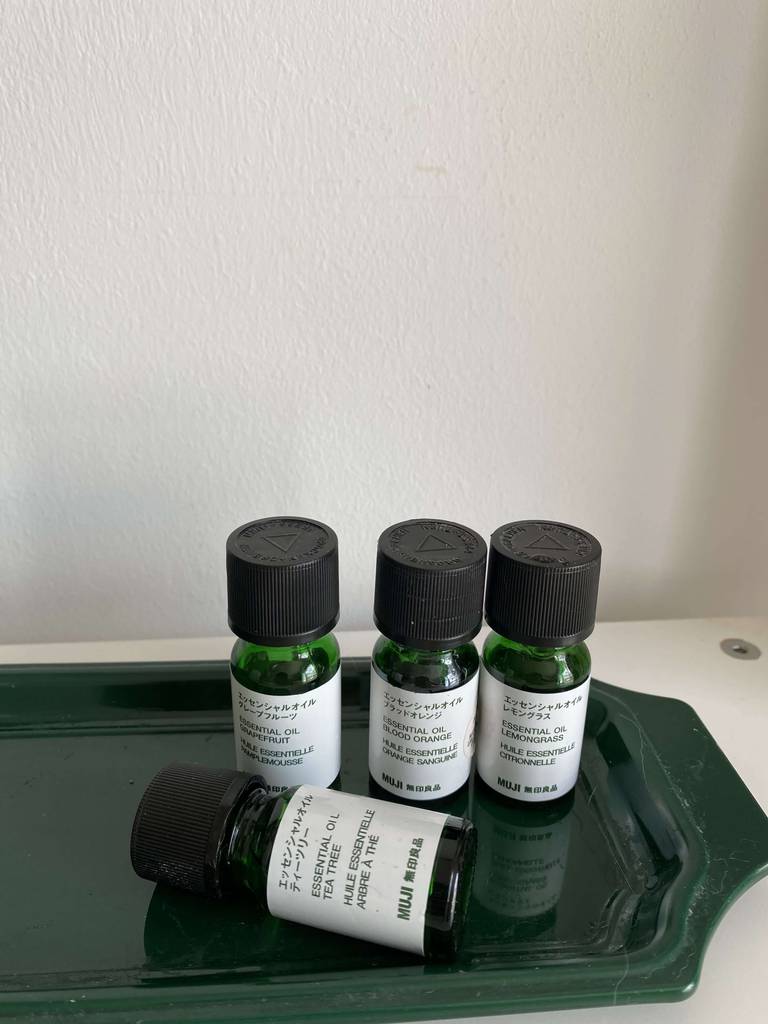 Drei Flaschen Aromatropfen von Muji