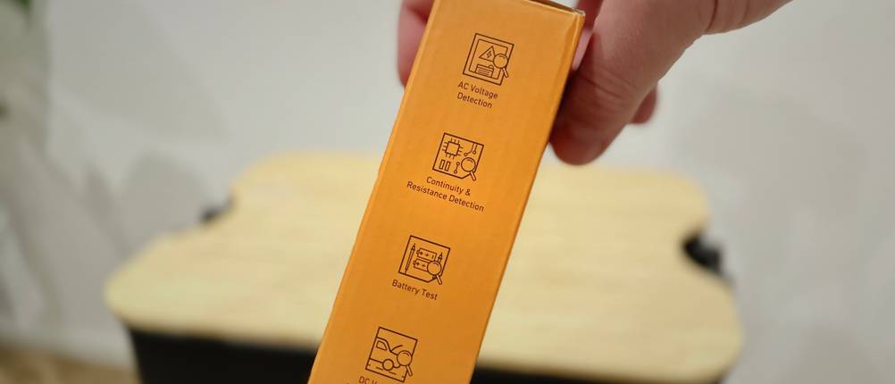 Die Verpackung des Multimeters von AstroAI zeigt bereits die Verwendungsmöglichkeiten.