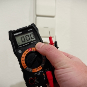 Das Multimeter von Kaiweets wird eingeschaltet.