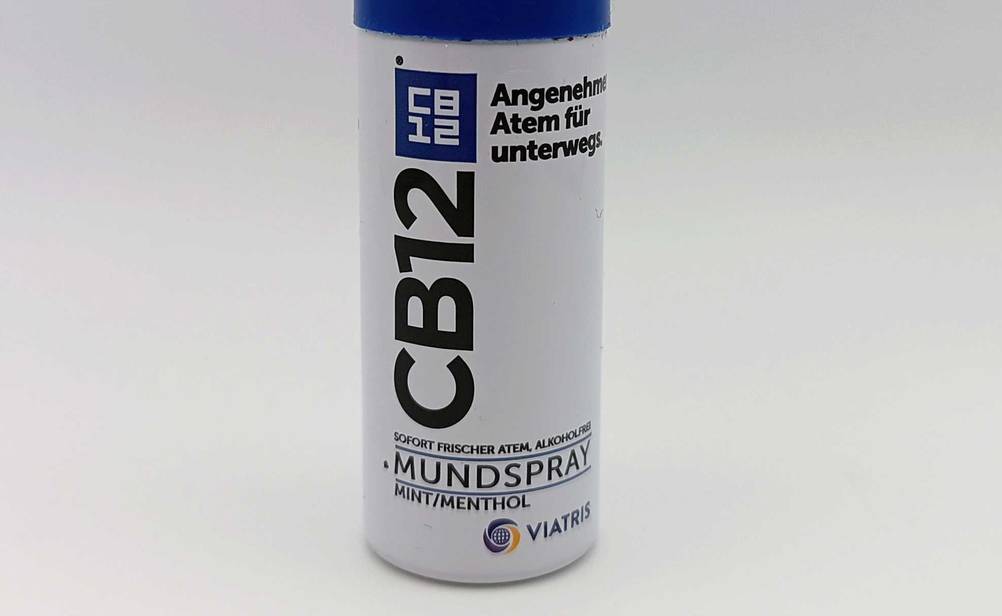 Nahaufnahme der Vorderseite eines getesteten Mundsprays.