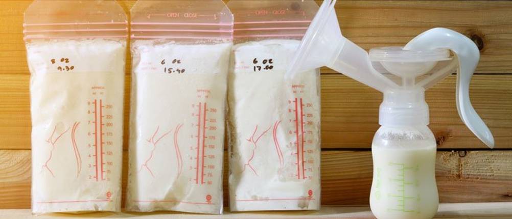 Milchpumpe und Muttermilchbeutel im Test