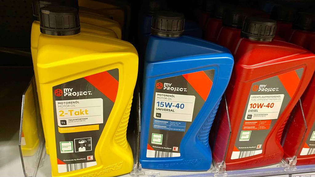 Getestetes 2-Takt-Öl von My Project steht neben weiteren Produkten.