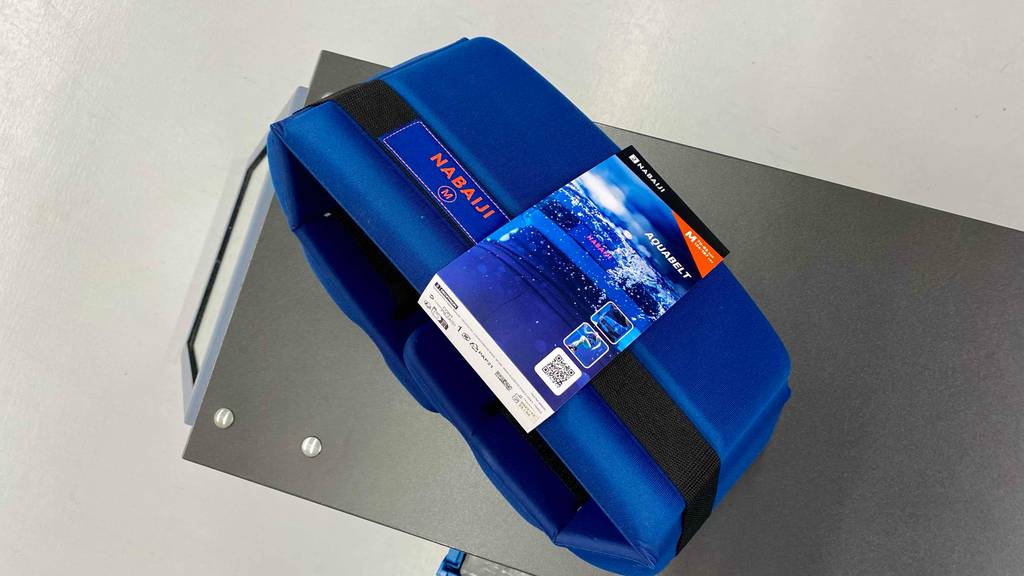 Im Test: Auf einem original verpackten Aqua-Jogging-Gürtel ist der Markenname aufgedruckt.
