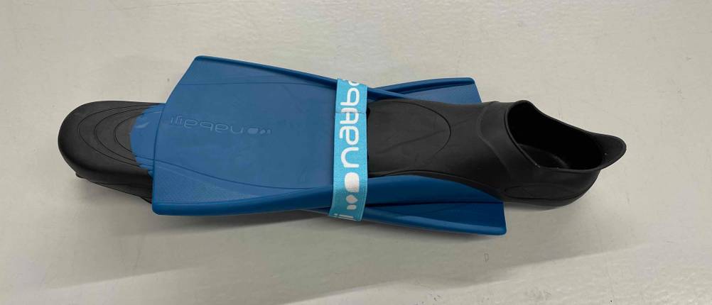 Schwimmflossen im Test: Schwimmflossen in schwarz-blauer Farbe in der Draufsicht