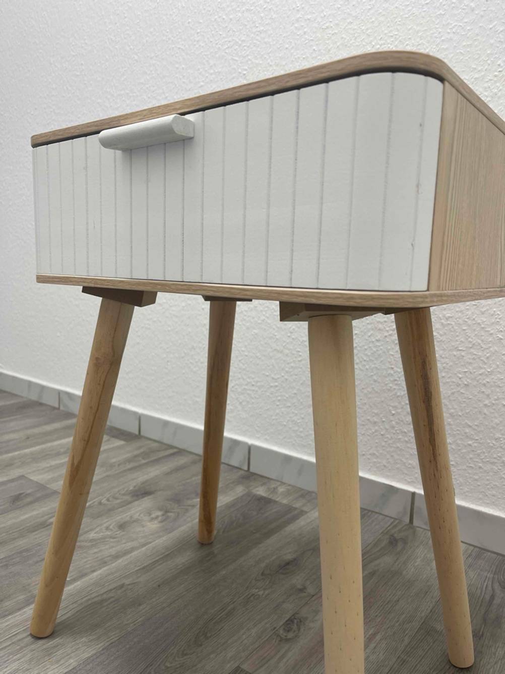 Nachttisch im Test: Ansicht der Schublade.