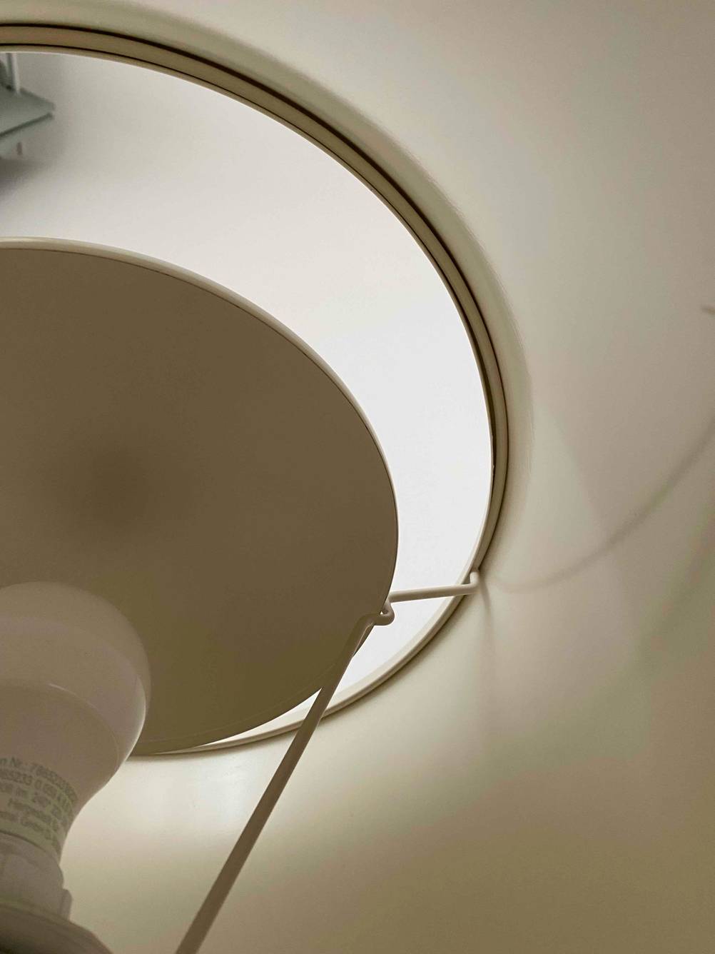 Nachttischlampe im Test: der Lampenschirm von innen.