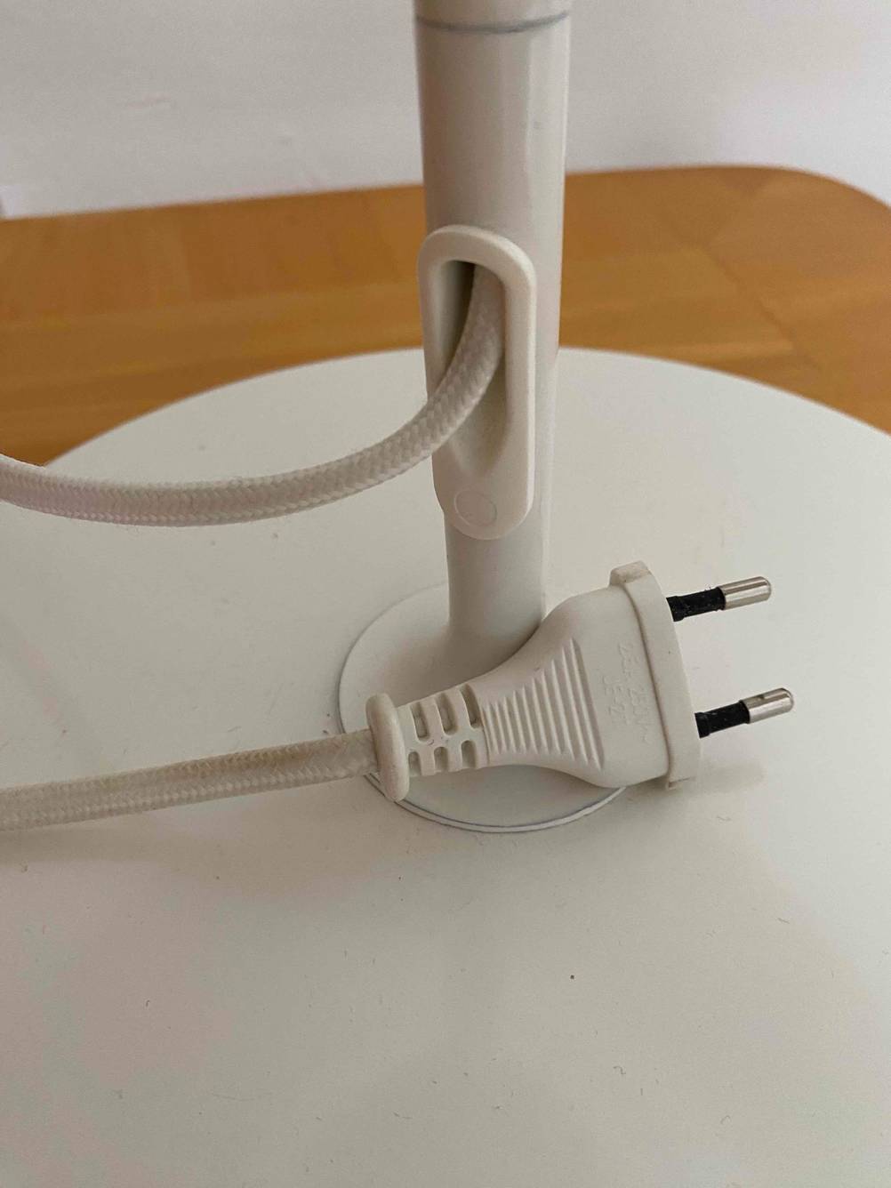 Nachttischlampe-Test: Nahaufnahme des Stromkabels.